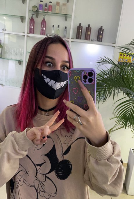 Se viene cambio de look 😳 https://t.co/KewiIeJVkD