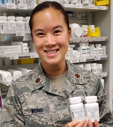 USAFMedicine's tweet photo. Maj Huette Wong noticed the medication bottles were identical while filling a prescription. To avoid the patient mixing-up the medications she changed the bottles. Her attention to detail prevented any harm to the patient #TCHero https://t.co/485hvtwlyh