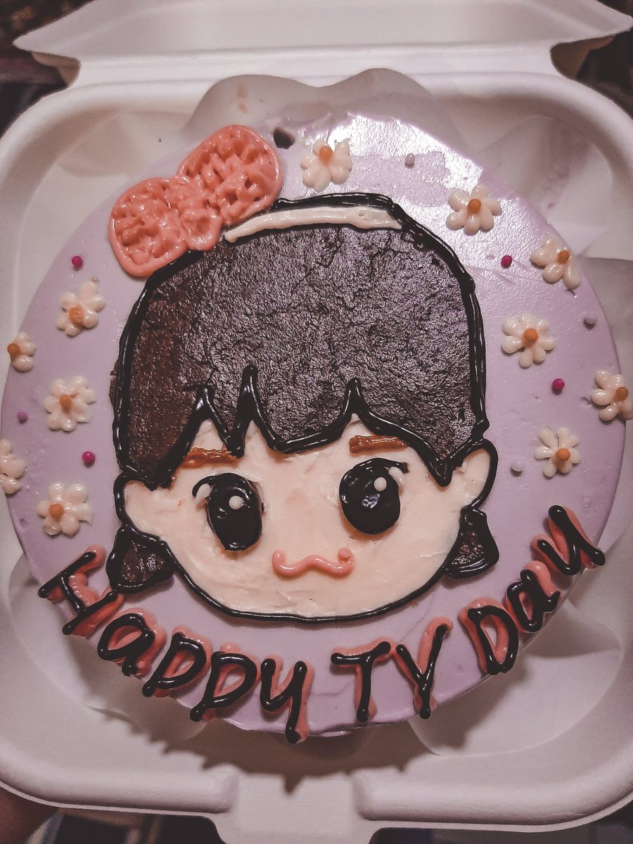 Happy TY Day cake💜
#킹태연생일축하해
#OurDaisyTaeyeonDay

<a href="/pinktaengther/">베베탱더</a>