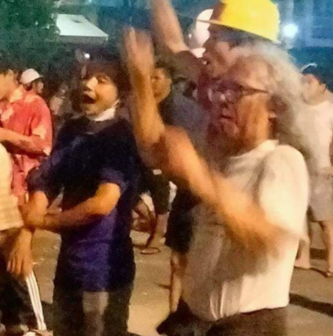 spring21MM's tweet photo. To release those trapped in Sanchaung , people came out to the street at the curfew time at Thingyankyun Township.
STOP SIEGE
#Mar8Coup
#WeNeedR2PInMyanmar
#WhatsHappeningInMyanmar
#OpCCP #MilkTeaAlliance https://t.co/gyVPb7U7YP