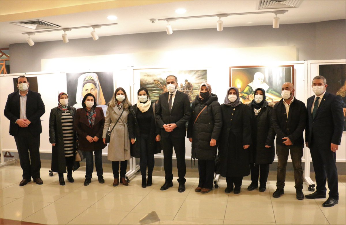 Odamız M.Rifat Hisarcıklıoğlu Sergi Salonunda düzenlenen sergiye; Van YYÜ Rektörü Hamdullah Şevli, KOSGEB İl Müdürü Bilal Emre Yörük ve davetliler katılım sağladı.