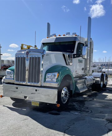 Bayviewtrucks's tweet photo. Congratulations to Mark, Kelly end Bennett from Rush Express Inc in Dartmouth, NS, on the purchase of these two beautiful Kenworth’s, a W990 and a T880.
Thank you, from Earl MacLean and the Bayview New Glasgow and Bayview Moncton teams !! https://t.co/X768s5GXCW