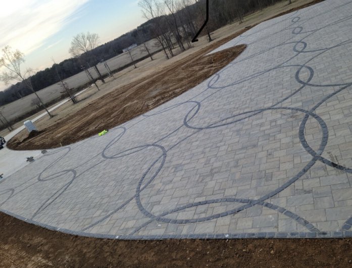 TechoNerren's tweet photo. Another sneak peak of this monster job. Here our #TechoPro @summershade_design is using @techobloc #Blu 80 in #ChamplainGrey for the driveway and bordering it with our ever-versatile #Villagio in #OnyxBlack.
Absolute stunning work so far 💪🏻💪🏻💪🏻 https://t.co/0dVmYEa8vQ