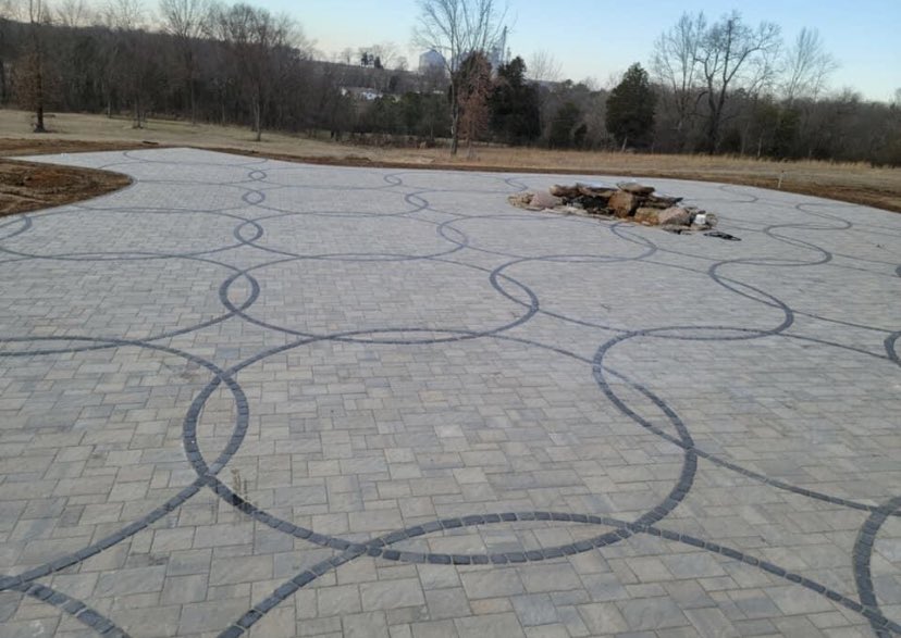 TechoNerren's tweet photo. Another sneak peak of this monster job. Here our #TechoPro @summershade_design is using @techobloc #Blu 80 in #ChamplainGrey for the driveway and bordering it with our ever-versatile #Villagio in #OnyxBlack.
Absolute stunning work so far 💪🏻💪🏻💪🏻 https://t.co/0dVmYEa8vQ