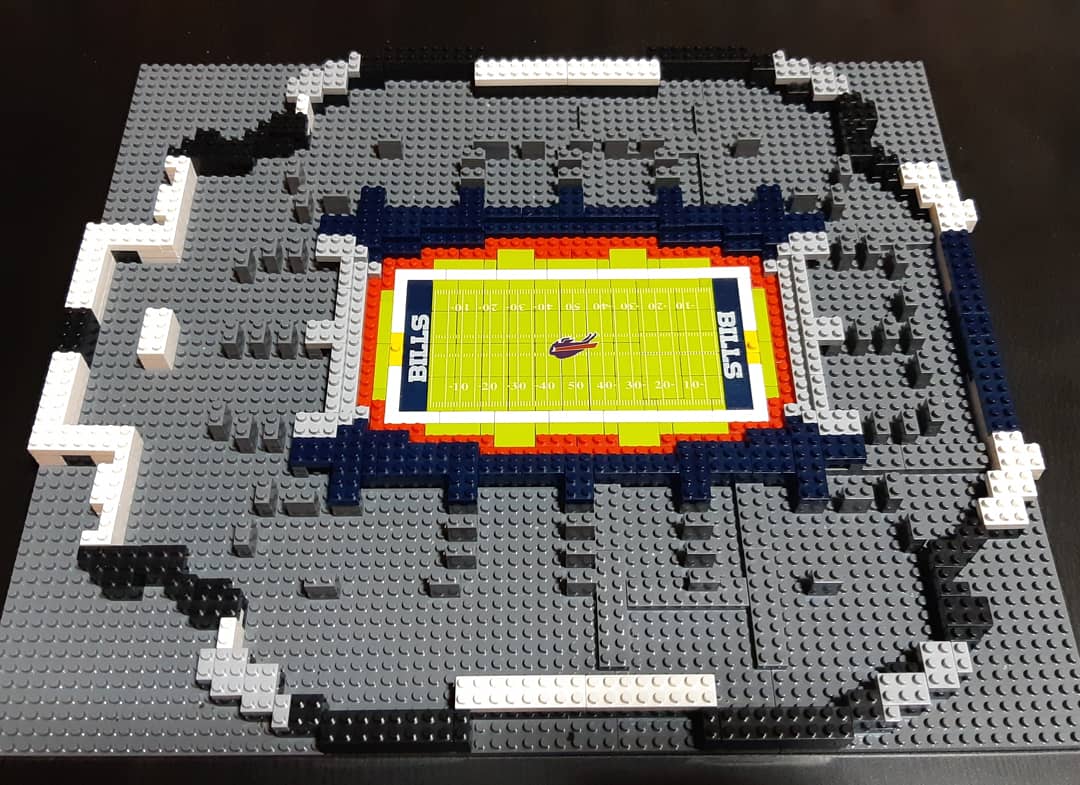 BrxlzC's tweet photo. Steps 6-7 of #brxlz #newerafield build.
@focousa @buffalobills @nfl #billsmafia #bills #buffalo #teamfoco #buildingblocks #nfl #football https://t.co/6QisnuXSJF