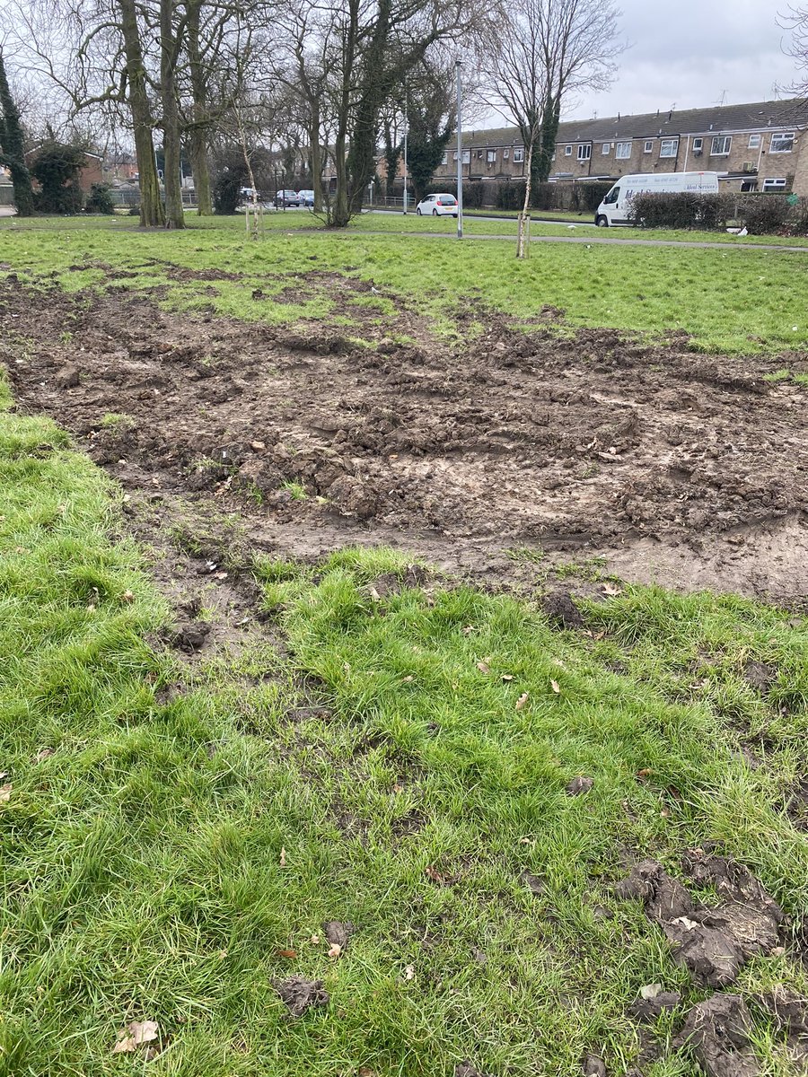 mike4463's tweet photo. @NGNgas Hi it’s nearly 2 weeks since I messaged you with regards the mess left by yourselves nothing has been done I include today’s pictures https://t.co/j3WjnJKCCI