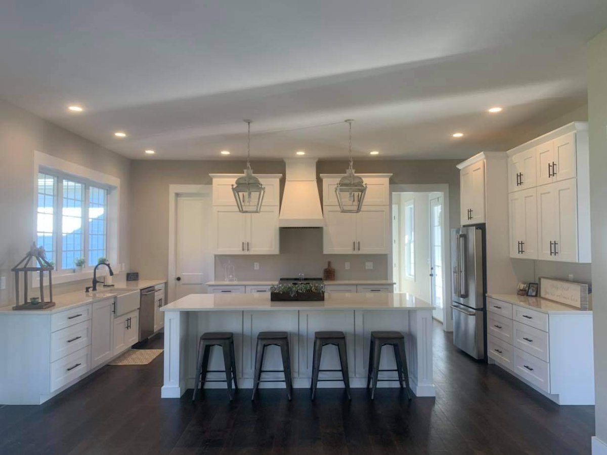 DesignCenterCMS's tweet image. Dreamy kitchens begin here! We can’t get enough of this beautiful design by our Designer Stephen Kellum. Let’s make your kitchen dreams come true! Come by or make an appointment with one of our designers at the Design Center in Hopkinsville.