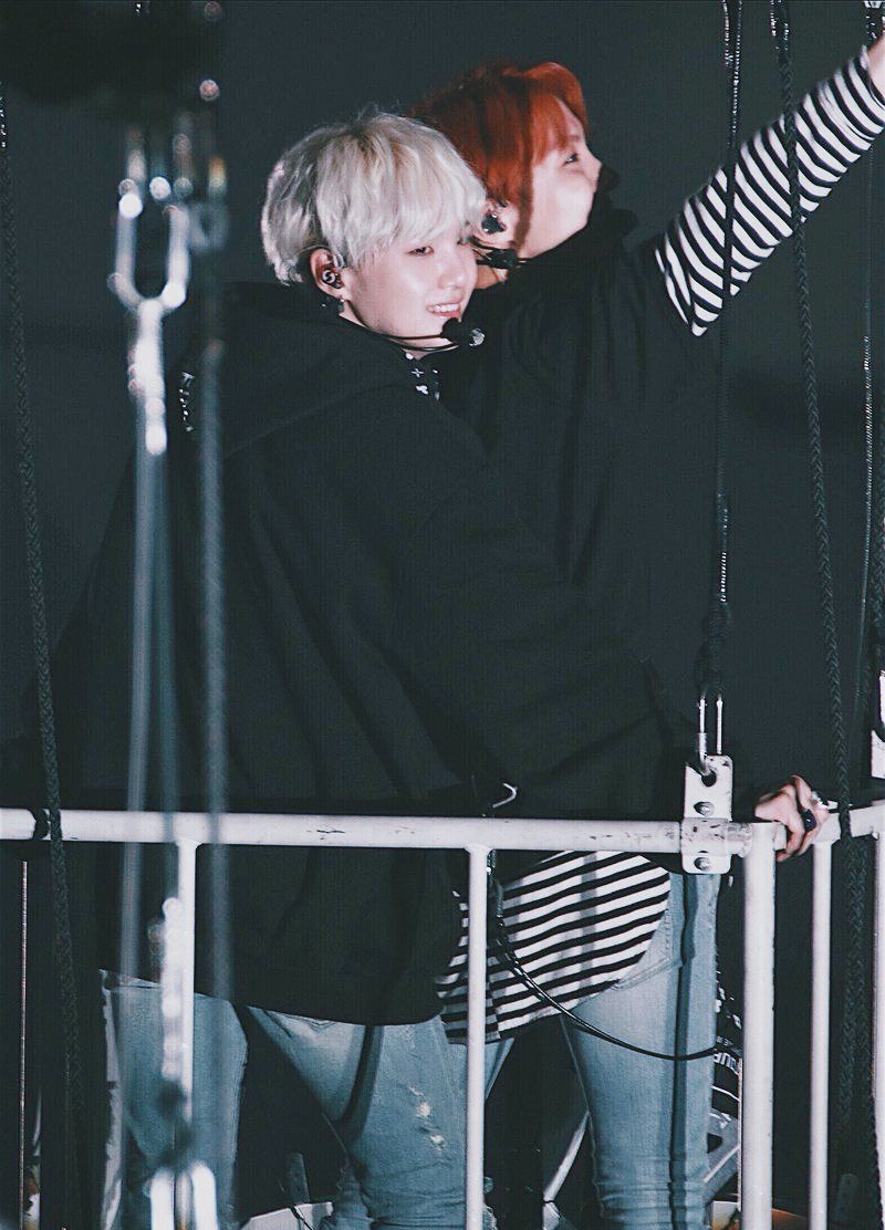 Majidah951's tweet photo. Hari yang indah untukmu yoongi harapan dan impian yang saya kirimkan kepadamu. Semoga semua baik dan semua menjadi kenyataan di hari yang sangat istimewa ini💜
#HappyBirthdayYoongi 
#HappyBirthdaySUGA 
#HAPPYSUGADAY https://t.co/dvhCi0bP0J