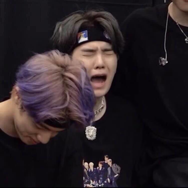 jktvien's tweet photo. @BTS_twt З ДНЁМ РОЖДЕНИЯ ШУГОЧКА (хотя ты с этого ниче не поймешь но не суть;)НАША ПРЕЛЕСТЬ ,НАШ КОТЁНОК да господи тот же самый ЛИЛ МЯУ МЯУ .ПУСТЬ В ТВОЕЙ ЖЫЗНИ БУДЕТ ВСЕ ЗАШИБИСЬ ㅇㅅㅇ ГОСПОДИ ДЕТИ ТАК БЫСТРО РАСТУТ 😭🤧...сонце МЫ тебя любим и всегда поддержим💜🌷 https://t.co/oXmv5YhU8H