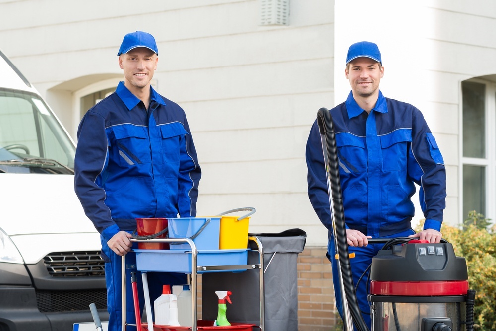 CleanRentalSvcs's tweet photo. Here at Clean Rental Uniforms, we understand that you work in all kinds of environments, which is why we offer a variety of garments, from light coats and coveralls to flame-resistant outerwear and more. 
https://t.co/axxdQUBqCT https://t.co/ev5mgywGWa