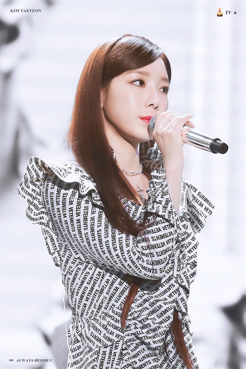 309_tv's tweet photo. 생일 축하해 💜🎂🎙

#킹태연생일축하해
#OurDaisyTaeyeonDay https://t.co/qsalq8LYoe