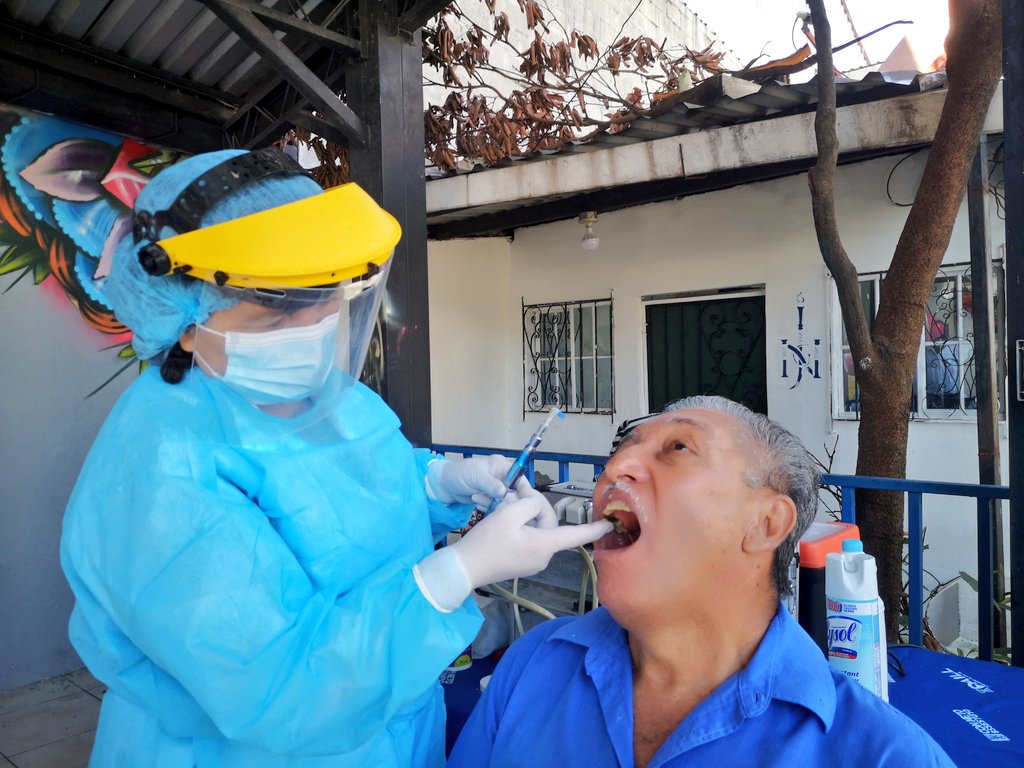 Roberto65018097's tweet photo. 👩⚕️👨⚕️ Nuestro equipo de Promoción de Salud SS, llega esta mañana hasta la Com. Hermosa Provincia DI, aquí atendemos a las familias capitalinas con salud integral y gratuita. #SSESSALUD https://t.co/o3QdrYQvDe