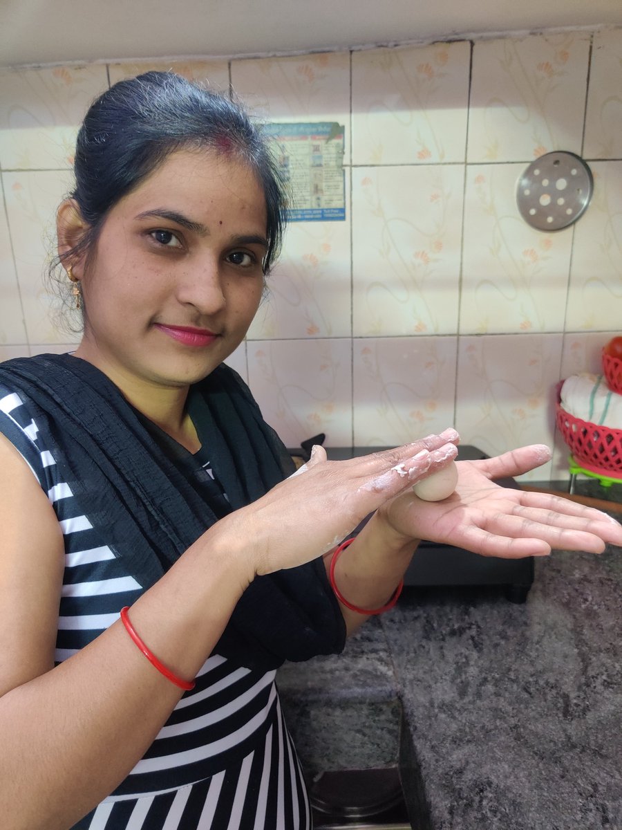 ShardaS03626409's tweet photo. @ranveerbrar Here's I Prepared "Gulab jamun" for my friend on the Occasion of #womansday . Which I Learnt from your Application "Chef Ranveer Brar". @ranveerbrar
#CookForHer
#RanveerBrar
#ContestAlert
Tagged
@ShikhaBhadoria6
@Amitsha05006851
@RahulSh47444881
@kumari_rma https://t.co/mzksYahhcI