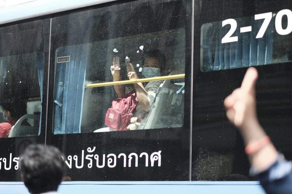 PaingPhyoeThu9's tweet photo. Every human being around the world deserves for Democracy.
#WhatsHappeningInThailand
#AseanFightForDemocracy 
#AseanSpringRevolution
#milkteaallience https://t.co/BztFb6jCw1