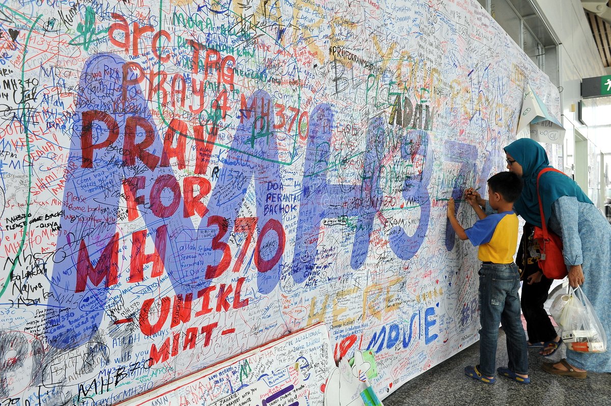 ladbible's tweet photo. ON THIS DAY 🗓️

On March 8th 2014, Malaysia Airlines flight MH370 went missing during its flight from Kuala Lumpur to Beijing.

The mystery around the tragedy still remains unsolved.

Here's hoping the families of the victims one day get some closure over what happened. https://t.co/Ay5bK0S4Kx