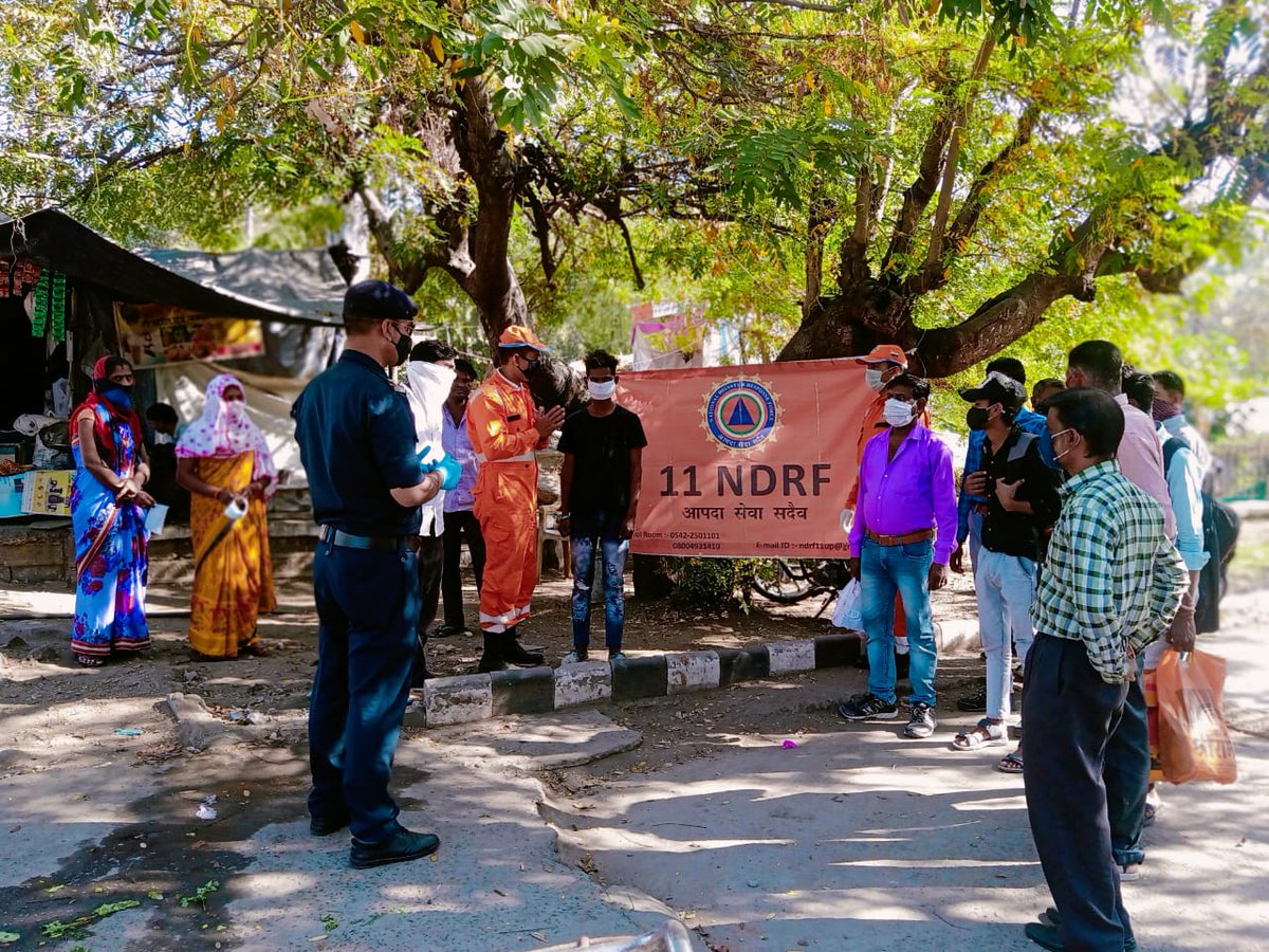 11NDRF's tweet image. #Unite2FightCorona 
#COVIDAppropriateBehaviour
#CommunityAwarenessProgramme at Shaymla Hills, Gomti Colony, Tulsi Nagar, Bangrasiya, Bhopal (MP).
👉Always use mask.
👉Wash your hands regularly with water &amp;amp; soap.
👉Maintain 6 feet Social distance.
@NDRFHQ
@ANI
@PIB_India