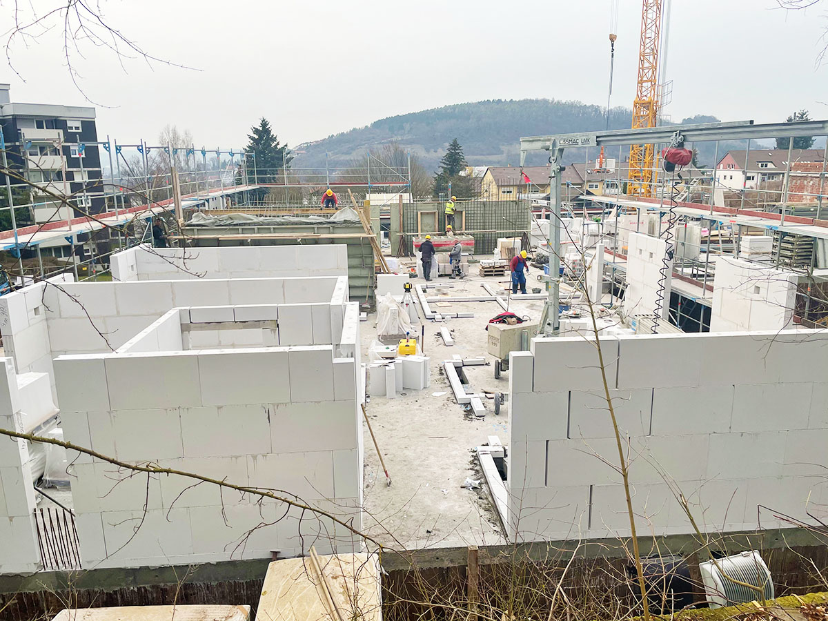 #Johanniter_Haus_Tannenhof_Mosbach
Nachdem am 27.02.2021 die Hanggeschoßdecke gegossen wurde, geht es jetzt zügig mit der Errichtung des Erdgeschoß voran.