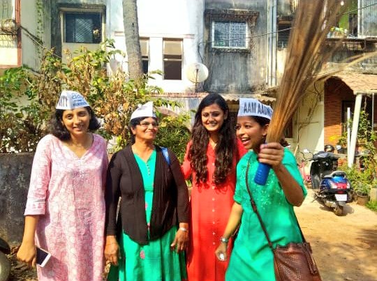Nikhil4Goa's tweet photo. #HappyWomensDay2021
Women of AAP in Goa, continue to raise women issues and build a robust organisation of @aamaadmiparty Women's Wing, A Mission which started a long time ago.
Active participation of @abhinandita_m and @CecilleSupermom is always inspirational..✌
#2017Elections https://t.co/rNXeLApp2q