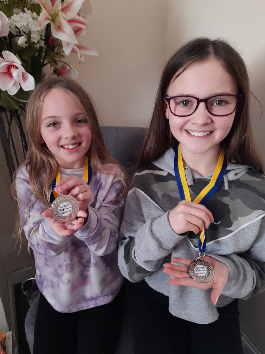 harwood_sami's tweet photo. We are so pleased to receive our medals for the #30milesin30dayschallenge @ActiveMerthyr 😊🏴󠁧󠁢󠁷󠁬󠁳󠁿👣🥾🐾🎊🎉

We decided our puppy should wear it too as she walked each and every mile with us 🐾🥾

@pantysgallog #lockdown2021 #exploringwales #ActiveMerthyr https://t.co/mHFQSbxlqt