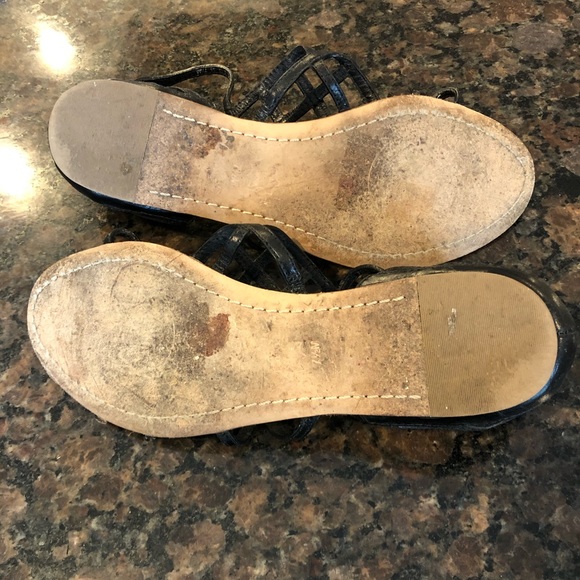 thechicbirdie's tweet photo. So good I had to share! Check out all the items I'm loving on @Poshmarkapp #poshmark #fashion #style #shopmycloset #levis #victoriassecret #toryburch: https://t.co/s42v7Auw5w https://t.co/Hchffv91db