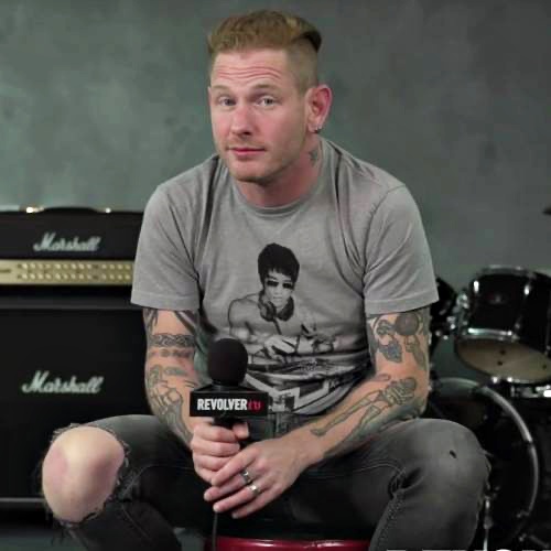 MusicNewsWeb's tweet photo. Corey Taylor is to head out on a socially distanced solo tour - #TheCoreyTaylor @CoreyTaylorRock #CoreyTaylor #Slipknot @Slipknot https://t.co/Ujkc26vXeh https://t.co/rW80FOQqZ9
