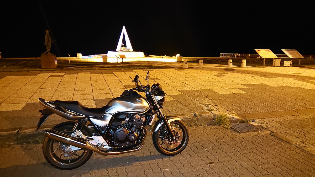 P_the_Rider's tweet photo. 名前：P_the_Rider
性別：♂️
年齢：40
身長：180cm
住み：北海道
愛車：CB400SF（NC42）
足付き：ベッタベタ　ハイシート欲しい
一言：ワインディングをゆるりと走るのが好きです
#バイク乗りとして軽く自己紹介 https://t.co/fybgKSryNL
