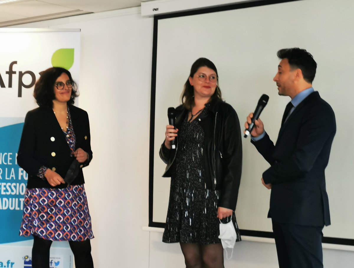 Bravo à Harmony Delacour, future agent de sûreté sécurité privée. Elle reçoit le trophée Profession’Elle de la part de <a href="/MyriamElKhomri/">Myriam El Khomri</a> &amp; <a href="/ClaudeATCHER/">Claude Atcher</a>. Une femme au grand potentiel professionnel
#JourneeDeLaFemme #8mars