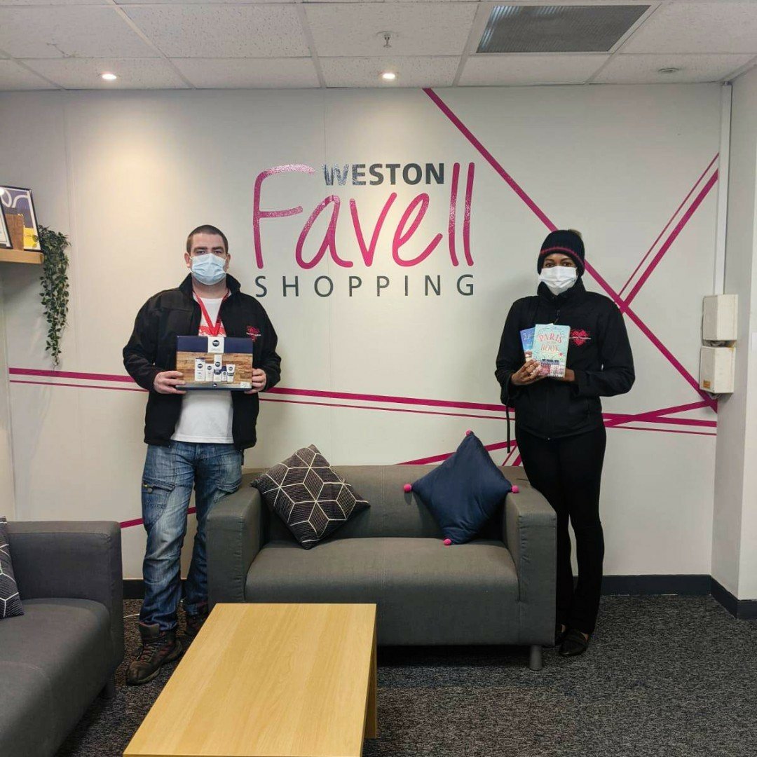 FavellShopping's tweet photo. Last week we were able to make a donation to @uk_tlf based here in Northampton. ❤
They supply support packs to adult cancer patients in hospital every week.
Head to https://t.co/g2TQd5Okwe to learn more. ❤ https://t.co/90f0R0EWLe