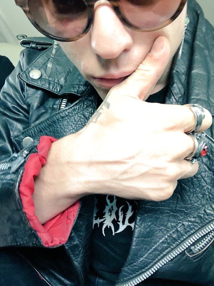 mirivedointe's tweet photo. MA STA FOTO ?! È LA PRIMA VOLTA CHE LA VEDO OH MANNAGGIA CAZZO 😵😵 #irama #IOSTOCONFILIPPO https://t.co/AxGtHyf0eJ