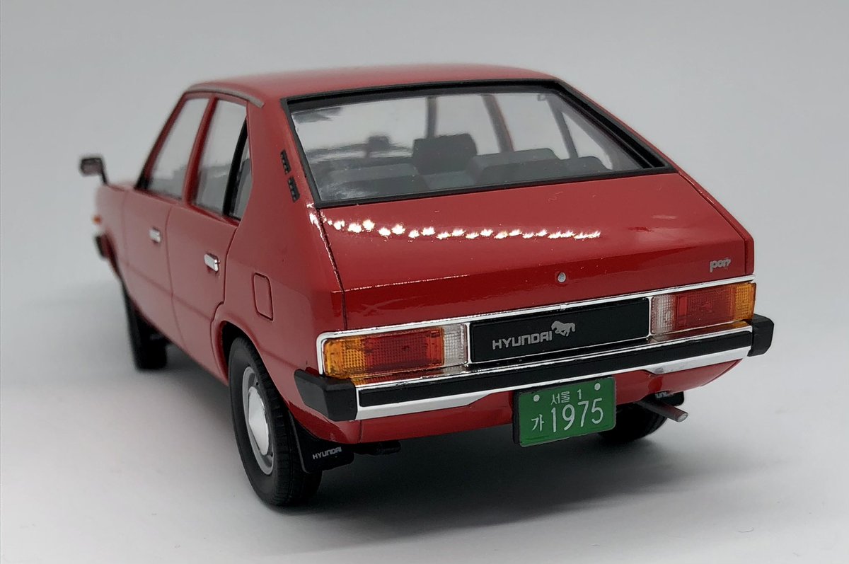アカデミー1/24ヒュンダイ・ポニー完成。 1975年型の韓国の大衆車 