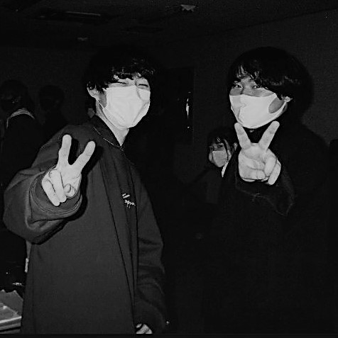 ハイビスカスレコード (@hibiscusrec) on Twitter photo 【#フラペ11 演者紹介】② Van Bruise Beast
Twitter:<a href="/VanBruiseBeast/">Van Bruise Beast(バンブルースビースト)</a>
Instagram:Van_Bruise_Beast
山形発山形県在住のアコースティックコンビ
バンブルースビーストと読みます。
名前が長いので「バンブルビー」と略そう!
☆山大音楽サークルのお二人
独特の音世界楽しみです! (アマサトウ) 【#フラペ11 演者紹介】② Van Bruise Beast
Twitter:<a href="/VanBruiseBeast/">Van Bruise Beast(バンブルースビースト)</a>
Instagram:Van_Bruise_Beast
山形発山形県在住のアコースティックコンビ
バンブルースビーストと読みます。
名前が長いので「バンブルビー」と略そう!
☆山大音楽サークルのお二人
独特の音世界楽しみです! (アマサトウ)