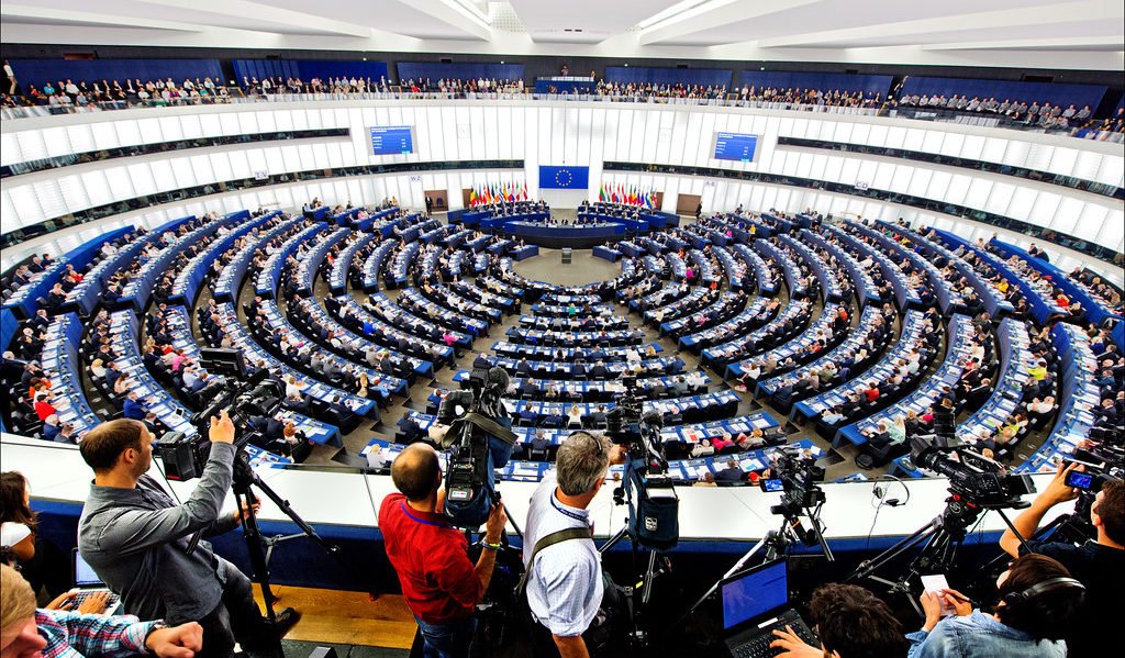 Red Entidades Desarrollo Solidario (@redes_ongd) on Twitter photo Esta semana se vota en <a href="/parlamentoUE/">Parlamento Europeo (cuenta archivada)</a> el informe previo de la ley de #DiligenciaDebida para proteger a las comunidades de los abusos empresariales.
Hemos enviado, junto a <a href="/ALBOANongd/">Alboan</a> y <a href="/CIDSE/">CIDSE</a>, cartas a nuestros representantes para que la apoyen.
#EstrategiaDesarrolloSostenible Esta semana se vota en <a href="/parlamentoUE/">Parlamento Europeo (cuenta archivada)</a> el informe previo de la ley de #DiligenciaDebida para proteger a las comunidades de los abusos empresariales.
Hemos enviado, junto a <a href="/ALBOANongd/">Alboan</a> y <a href="/CIDSE/">CIDSE</a>, cartas a nuestros representantes para que la apoyen.
#EstrategiaDesarrolloSostenible