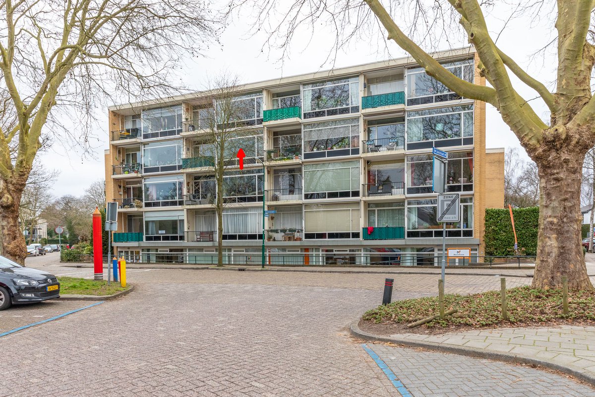 prinsmakelaars's tweet photo. In verkoop Merelhof 17 Baarn. Vraagprijs: € 295.000,-- k.k. Pal in het centrum en toch rustig gelegen is dit aantrekkelijke goed onderhouden drie-kamer #appartement op de 3e verdieping van het appartementengebouw de Merelhof. https://t.co/tMbhQMWOKS