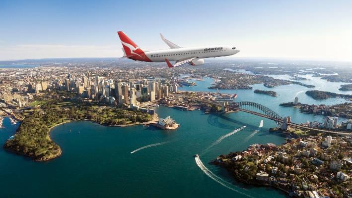 Лететь до малайзия. Сиднейский аэропорт самолет Qantas. Авиатранспорт Австралии. Аэропорт Сидней Австралия. Австралия с самолета.