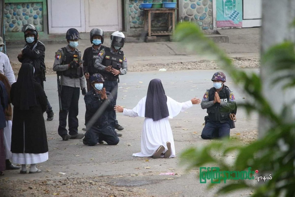 phyotheintaung's tweet photo. We only have us. Only we can keep fighting and took down those inhuman terrorists. And don't even believe the terrorists for a second. They are not HUMAN.
#WhatsHappeningInMyanmar #Mar8Coup 
This sister is really brave and stood for the citizen. #InternationalWomensDay https://t.co/8v3D9VShEy