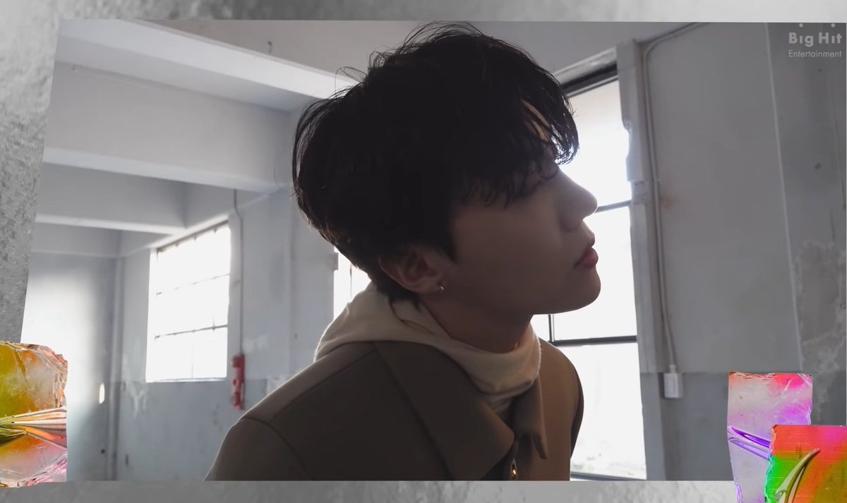 hopeful8terra's tweet photo. I’m speechless. I’m sooooo shocked beyond words. I’m running out of words...don’t know how to express my love for you, Hoseok...can't stop shaking... lifted my spirits &amp;soul, i would be gone for another dimensions because of you👼
ただひとつ言える私は逝きました😭👼
#JHOPE #btslog https://t.co/VcY3FmLjfg
