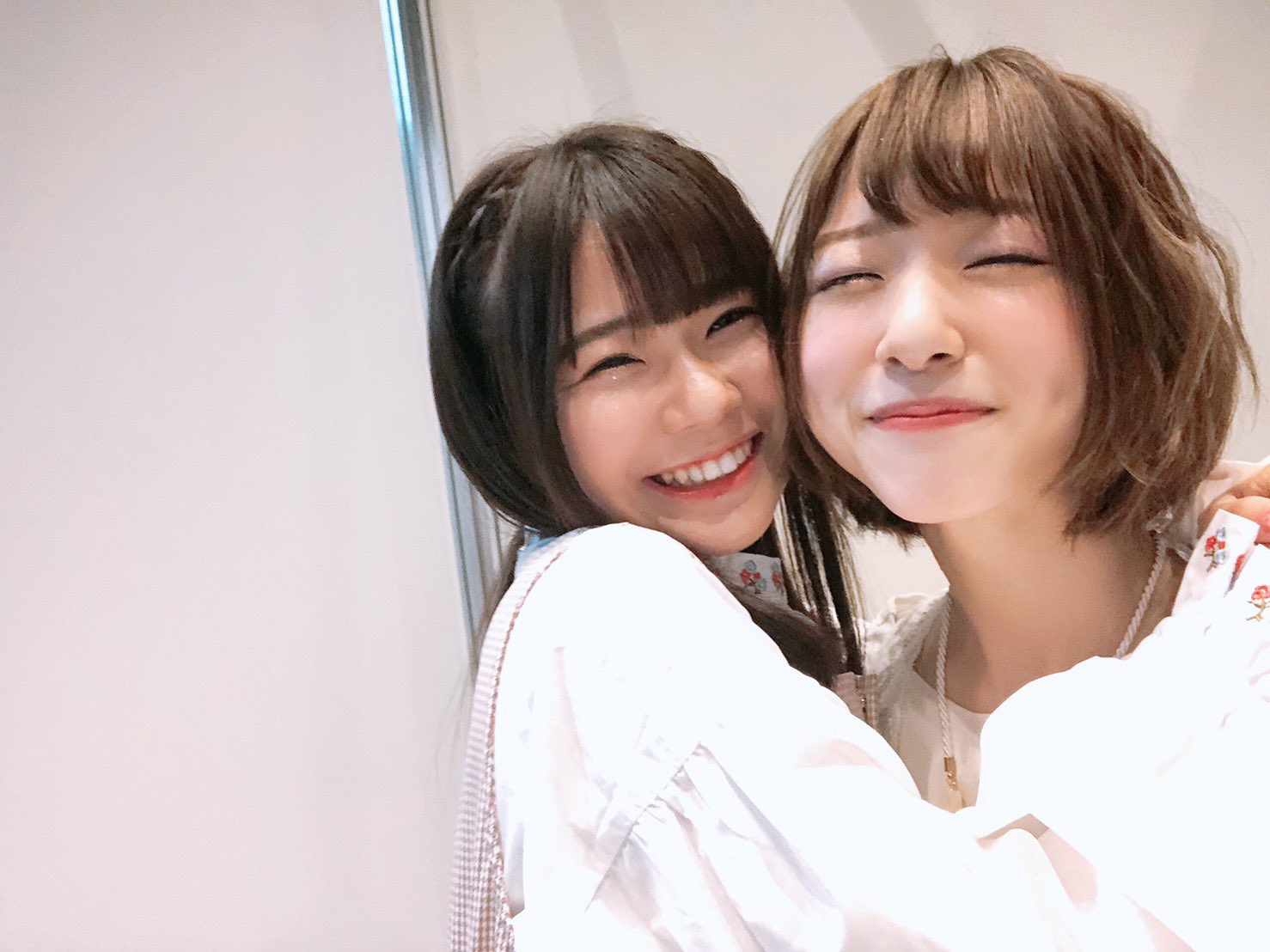 Twitter 上的 白砂沙帆 シエスタ役の宮下早紀さんと マームに甘えるシャルと甘やかしてくれるシエスタの時間が微笑ましくて本当にずっと永遠に見ていたい 三人のlineグループは無事5人になりました 普通に撮った写真もあるんですけど許可いただいたのでこっち 隣 Twitter 上的 白砂沙帆 シエスタ役の宮下早紀さんと マームに甘えるシャルと甘やかしてくれるシエスタの時間が微笑ましくて本当にずっと永遠に見ていたい 三人のlineグループは無事5人になりました 普通に撮った写真もあるんですけど許可いただいたのでこっち 隣