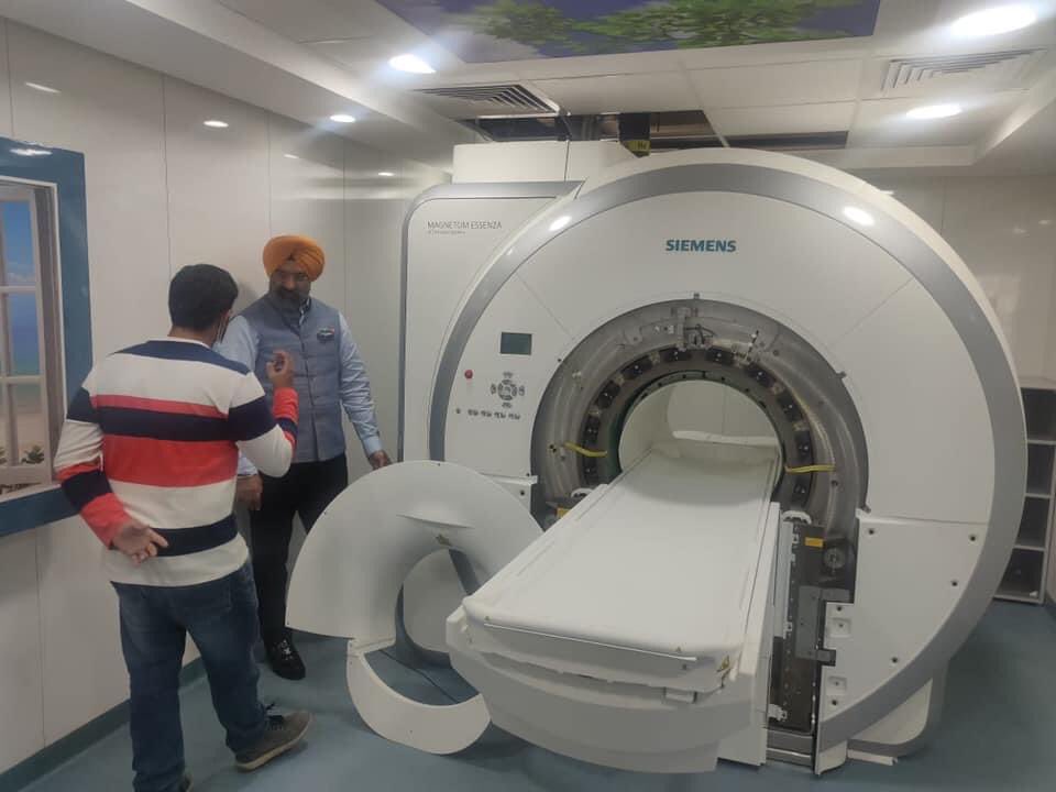 After India’s biggest Kidney Dialysis Hospital, the world-class Diagnostic Centre is also almost ready and to be operational from 11 March. The Center is opening at #GurdwaraBanglaSahib where the needy will be provided MRI, CT Scan and Ultrasound services just at ₹50/-