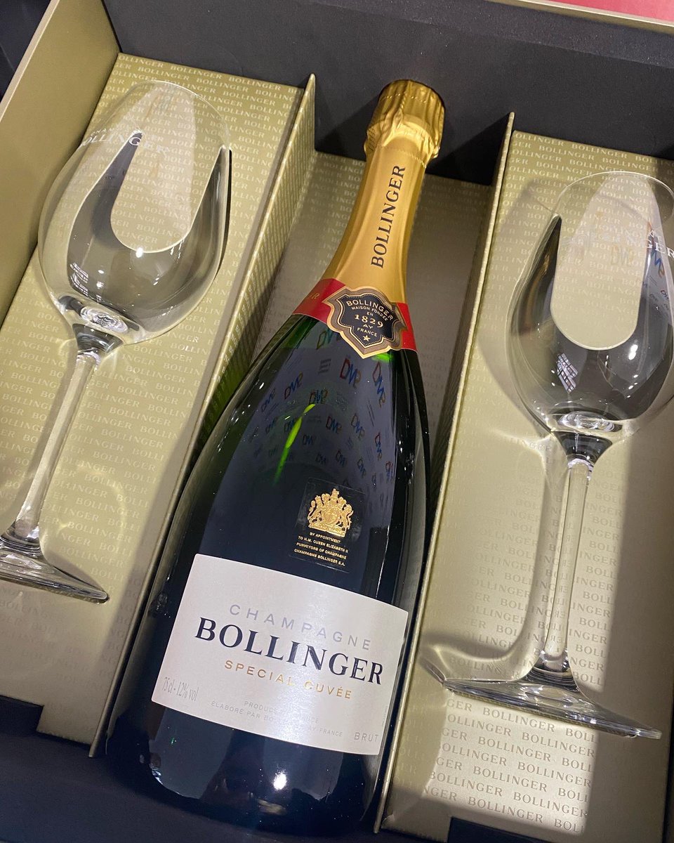 DWSolicitors's tweet photo. Solicitor Rebecca has received a very lovely thank you present from a client, well done Rebecca- very well deserved! 🥂 https://t.co/tG41DB8lc9