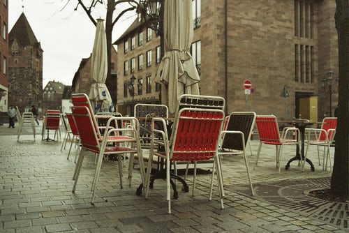 fsbSomAndWilts's tweet image. If you run a business in #Wiltshire and would benefit from having tables and chairs outside your premises you can now apply for a free #pavementlicence so you are ready for when you reopen. There is a 10 day consultation so get your applications in asap.  bit.ly/3qoDEZb