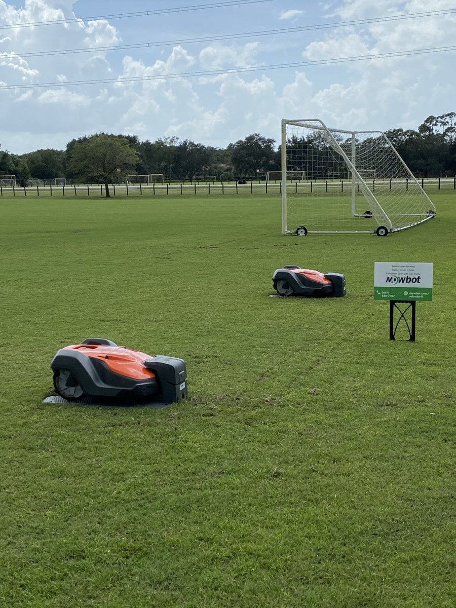 AutoLawnOrlando's tweet photo. What if my lawn size is larger than 1.25 acres?
Two or more Automower® units can work together. There are numerous multi-Automower® installations at locations around the world. https://t.co/fMmJTNHkzg