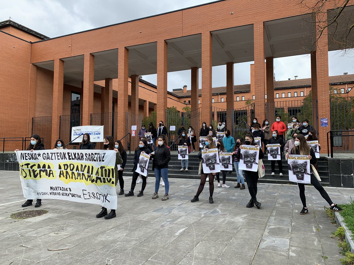 Uniko neska* ikasleak gaur goizeko kontzentran! Neska* ikasleok saretuz, hezkuntza sistema arrakalatu!