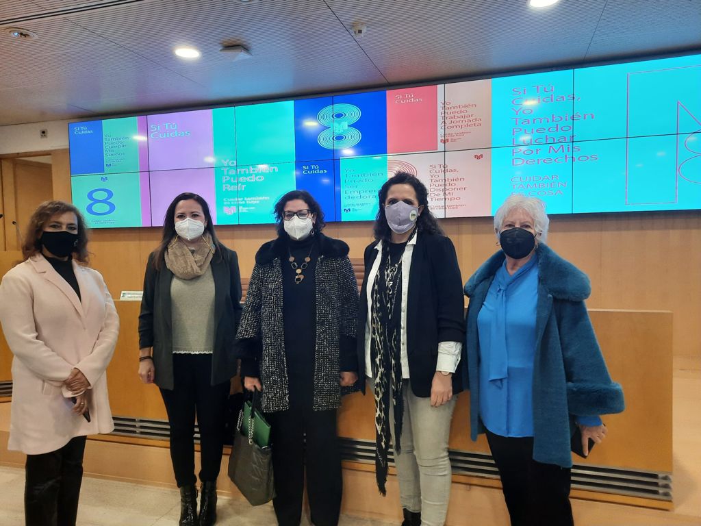 AMECOOP_'s tweet photo. Nuestra presidenta, Carmen Perea, participa en el acto de reivindicación del #DíaInternacionaldelaMujer #8M en @DIPUSEVI, en #representación de las #mujeres #cooperativistas y de #economíasocial

#igualdad #8M2021 #8marzo #AMECOOP #empresas #cooperativas #Andalucía #Participación https://t.co/U7drsxWjkN