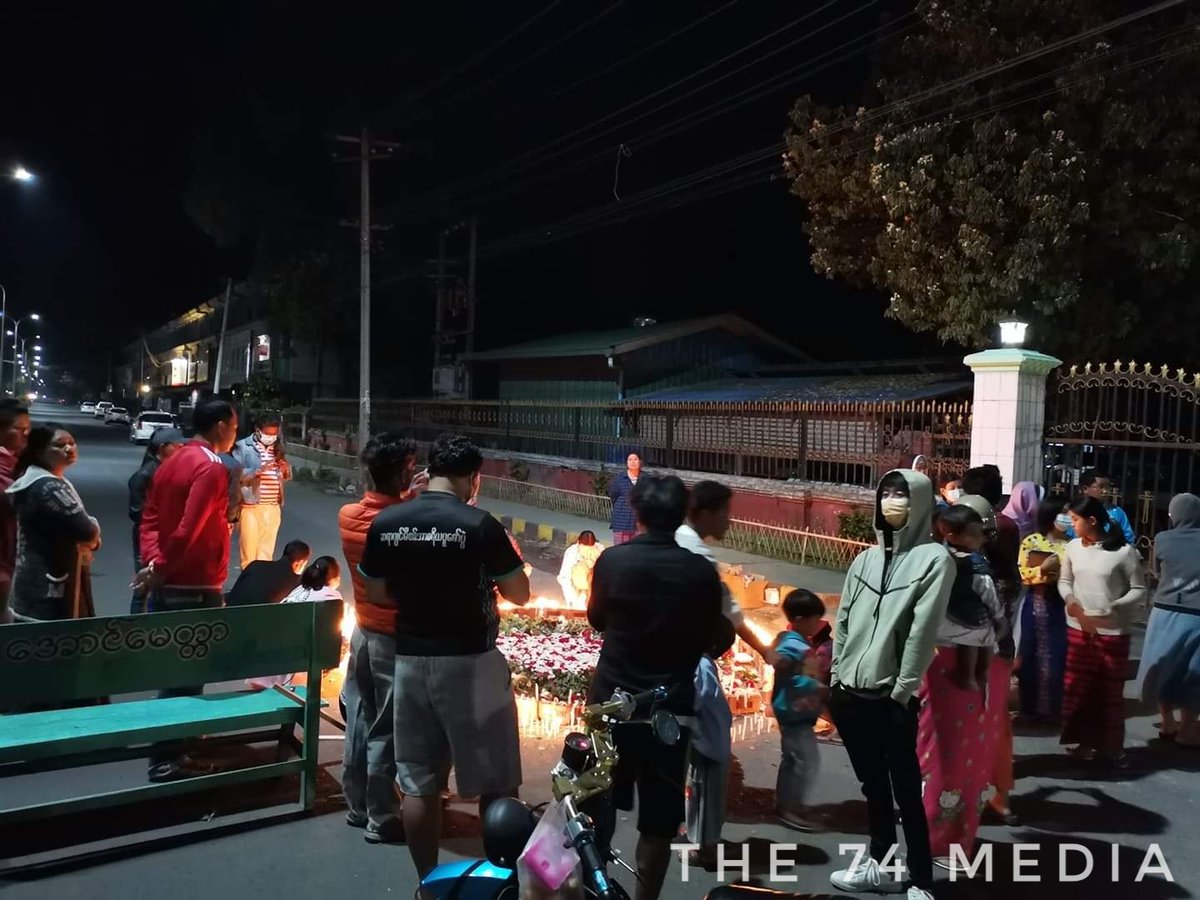 The74Media2019's tweet photo. A candlelight vigil was held in a place where U Ko Ko lay was killed today during #anticoup protest today in #Myitkyina.

#WhatsHappeningInMyanmar
#SaveMyanmar
#KachinState
#AntiCoupProtest
#RejectMyanmarMilitaryCoup https://t.co/n0zSEA3k8O