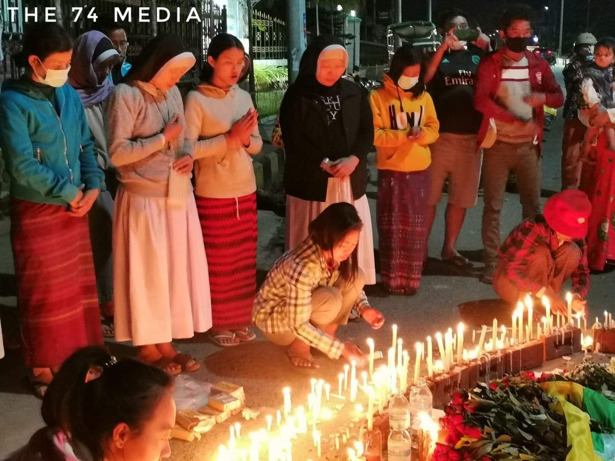 The74Media2019's tweet photo. A candlelight vigil was held in a place where U Ko Ko lay was killed today during #anticoup protest today in #Myitkyina.

#WhatsHappeningInMyanmar
#SaveMyanmar
#KachinState
#AntiCoupProtest
#RejectMyanmarMilitaryCoup https://t.co/n0zSEA3k8O