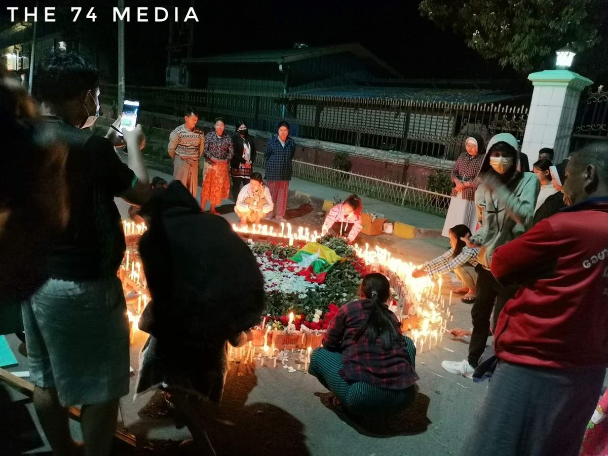 The74Media2019's tweet photo. A candlelight vigil was held in a place where U Ko Ko lay was killed today during #anticoup protest today in #Myitkyina.

#WhatsHappeningInMyanmar
#SaveMyanmar
#KachinState
#AntiCoupProtest
#RejectMyanmarMilitaryCoup https://t.co/n0zSEA3k8O