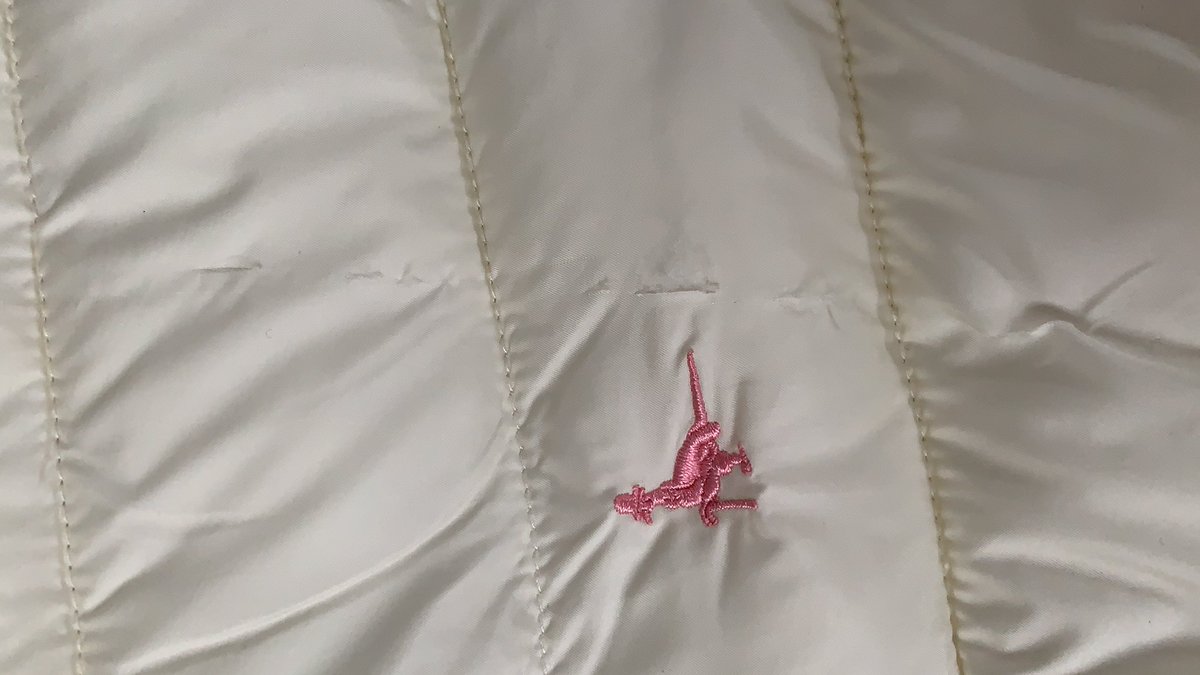 YogaPops's tweet photo. @JackWills new coat has arrived but its faulty! How is this allowed to happen? #ripped #damaged #qualitycontrol https://t.co/pQu935zqUa