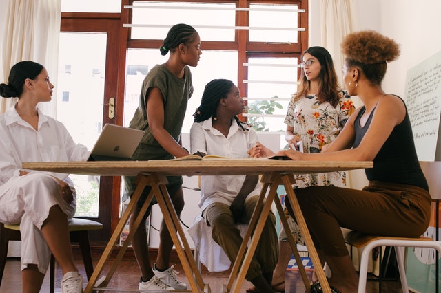 TheInternsFdn's tweet photo. On this #InternationalWomensDay we want to emphasise that fair internships include fair treatment of all interns - including #women.

Let’s celebrate #womenleaders who fight against unfair #internships and (genderbased) #inequality in the workplace!

#IWD2021 #Weltfrauentag https://t.co/TXXXJrhBbx