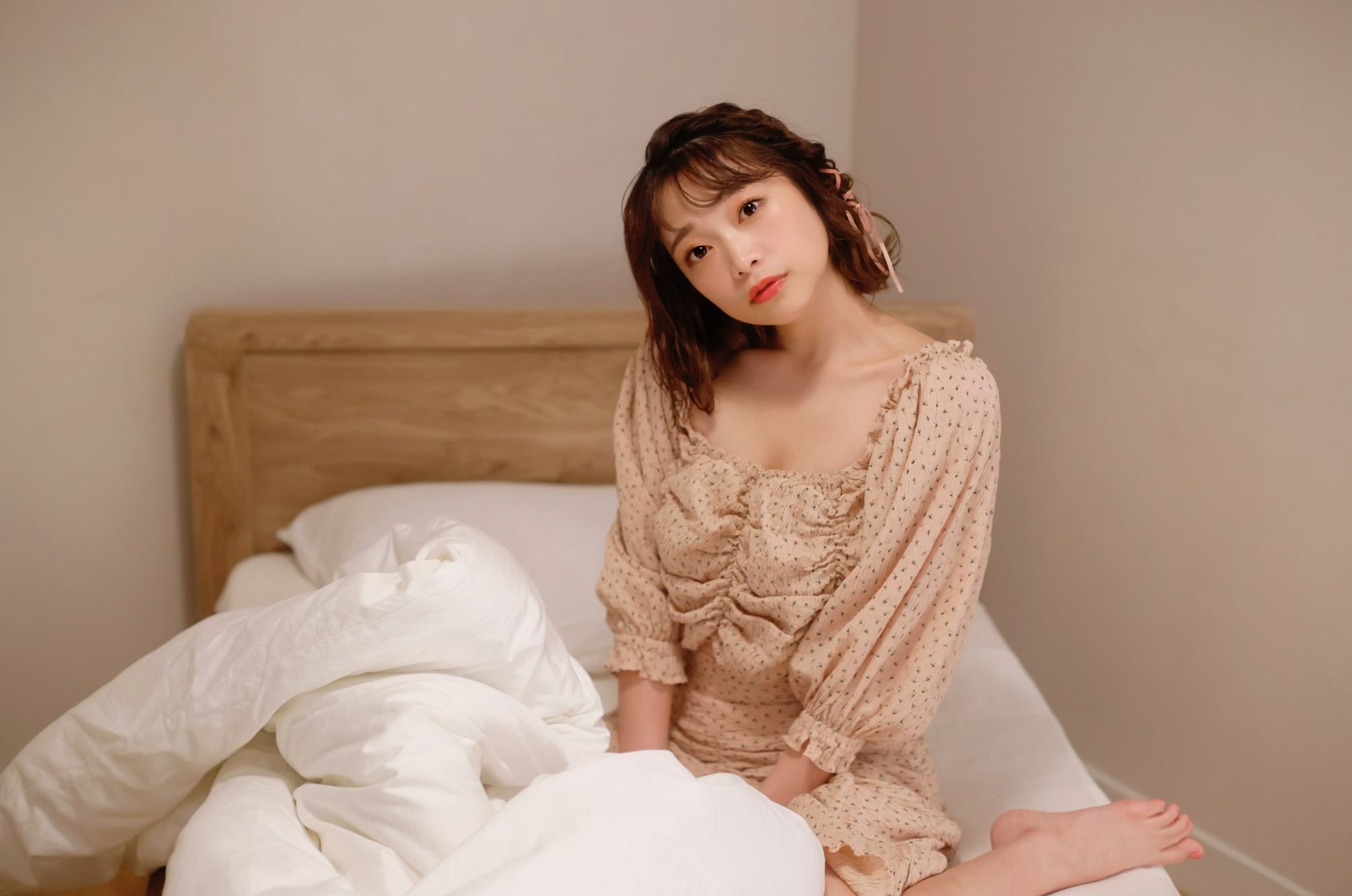 Amazon.co.jp: K3/ 小山百代 1st 写真集 「となり。」 / 初版帯