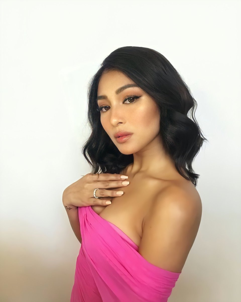 livelikepotter's tweet image. miss nadine effortlessly trending as no.1 in philippine trends.

and that’s our PHILIPPINE IT GIRL.
